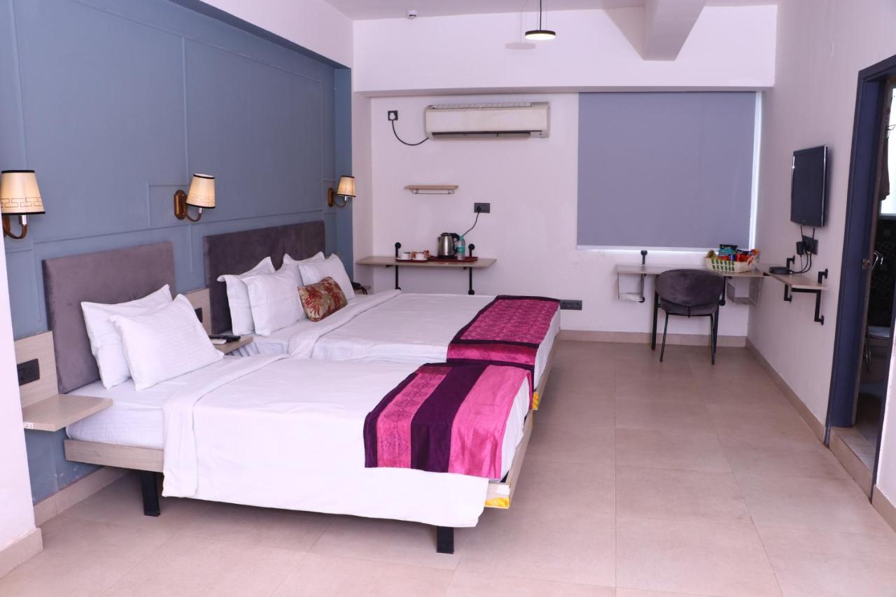 Virohaa Garden Hotel Ghaziabad Eksteriør bilde