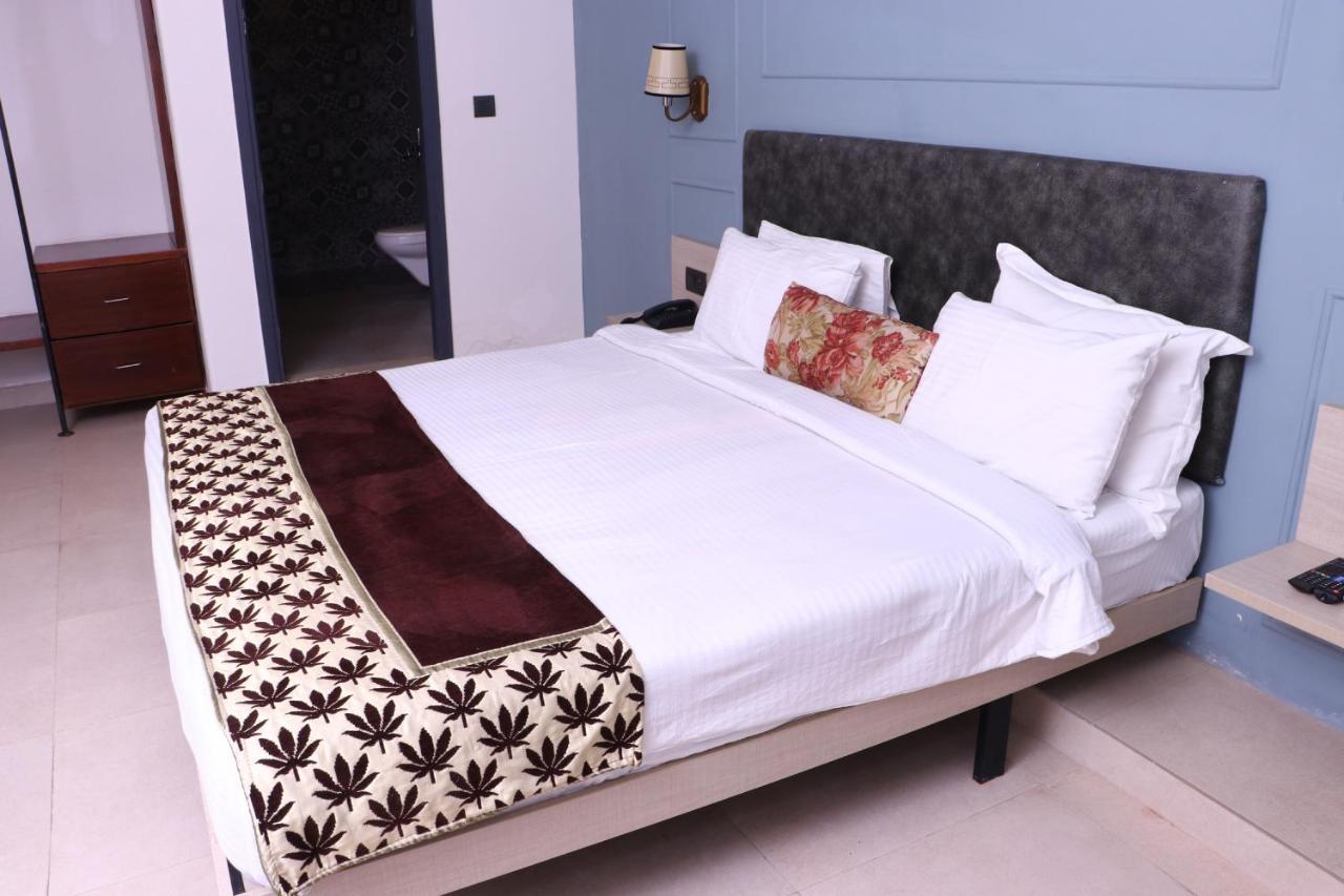 Virohaa Garden Hotel Ghaziabad Eksteriør bilde