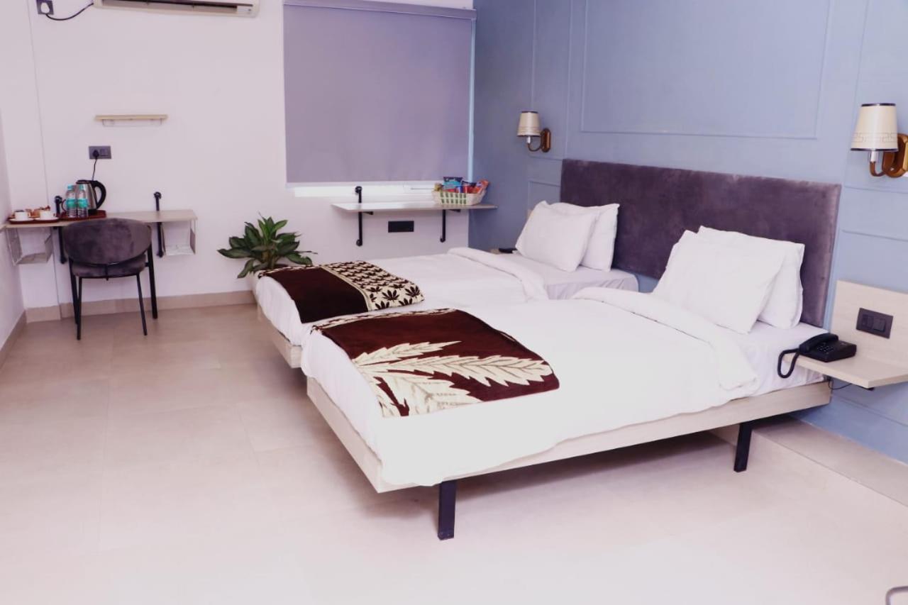 Virohaa Garden Hotel Ghaziabad Eksteriør bilde