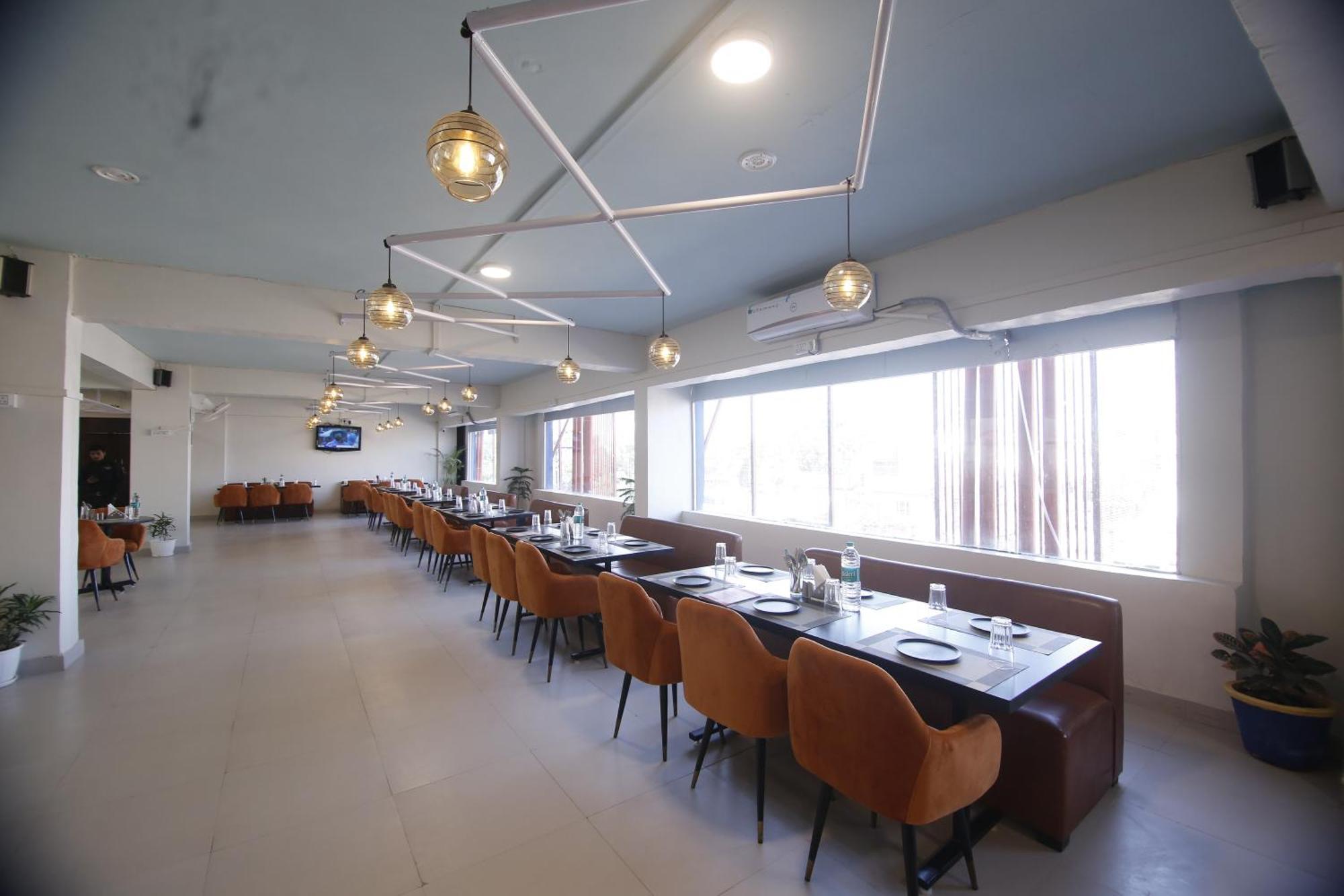 Virohaa Garden Hotel Ghaziabad Eksteriør bilde