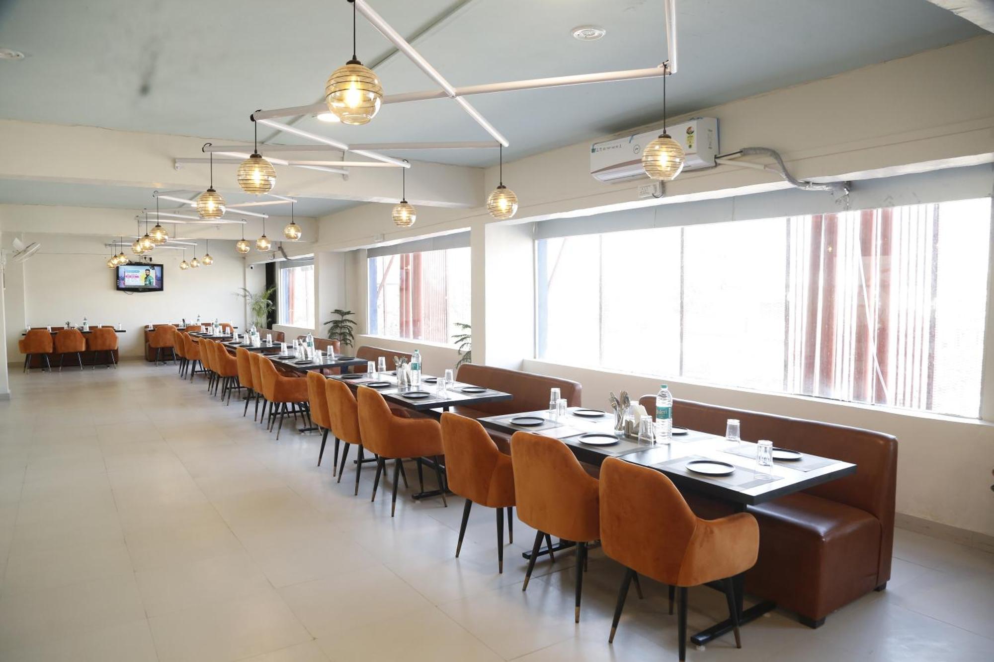 Virohaa Garden Hotel Ghaziabad Eksteriør bilde