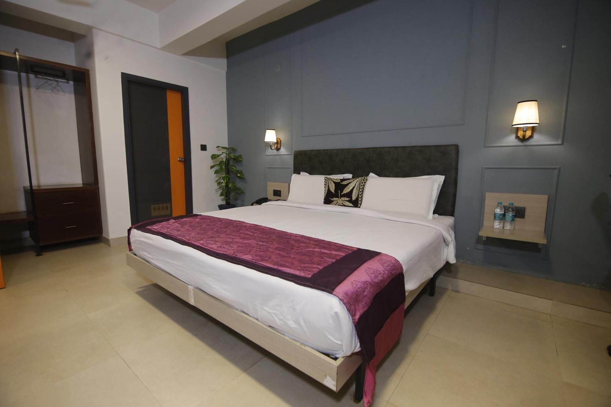 Virohaa Garden Hotel Ghaziabad Eksteriør bilde