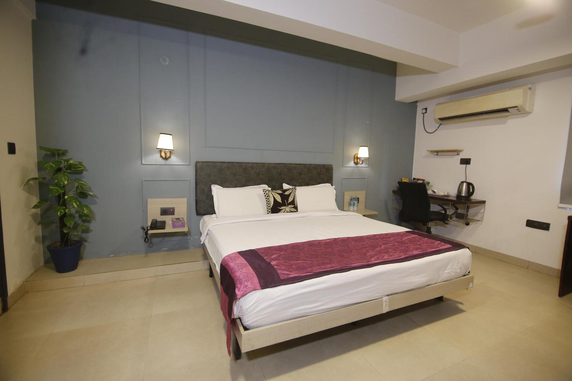 Virohaa Garden Hotel Ghaziabad Eksteriør bilde