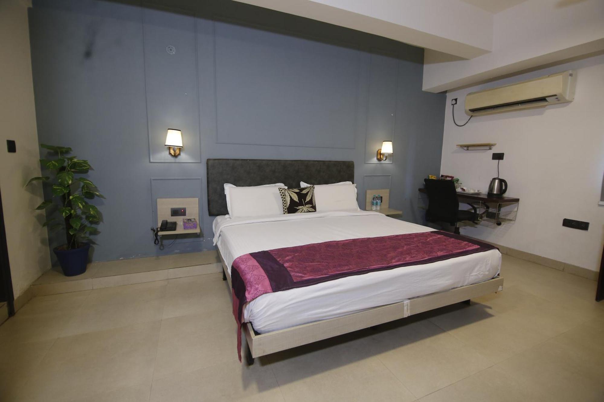 Virohaa Garden Hotel Ghaziabad Eksteriør bilde
